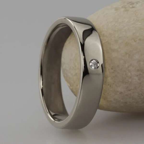 The Tavy: 950 Platinum Ring with Diamond or Moissanite