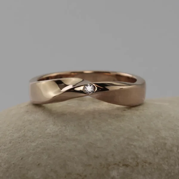 The Lynher: Ethical 18ct Rose Gold Bespoke Curved Twist Ring with Diamond or Moissanite