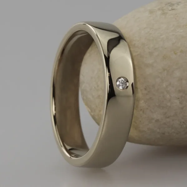The Tavy: 18ct White Gold Ring with Diamond or Moissanite
