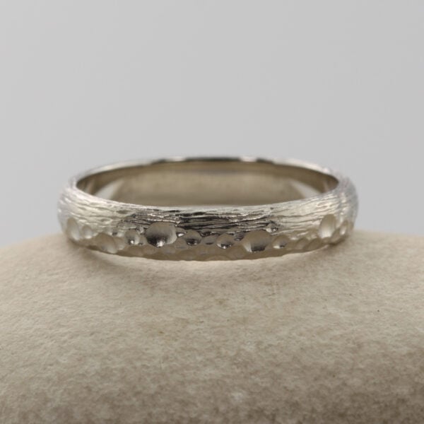 The Glenclach: 950 Platinum Wedding Ring with Pebble Shoreline finish