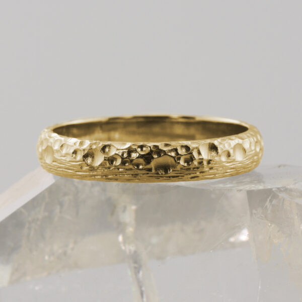 The Glenclach: 18ct Yellow Gold Wedding Ring with Pebble Shoreline finish
