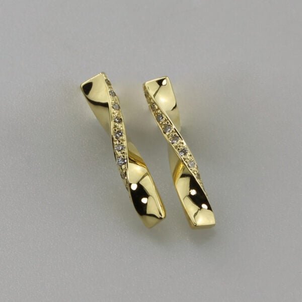 The Torridon Diamond Stud Earrings: 18ct Yellow Gold