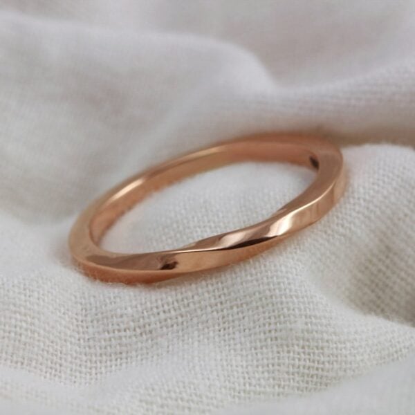 The Wen: Ethical 18ct Rose Gold Wedding Ring with single Twist